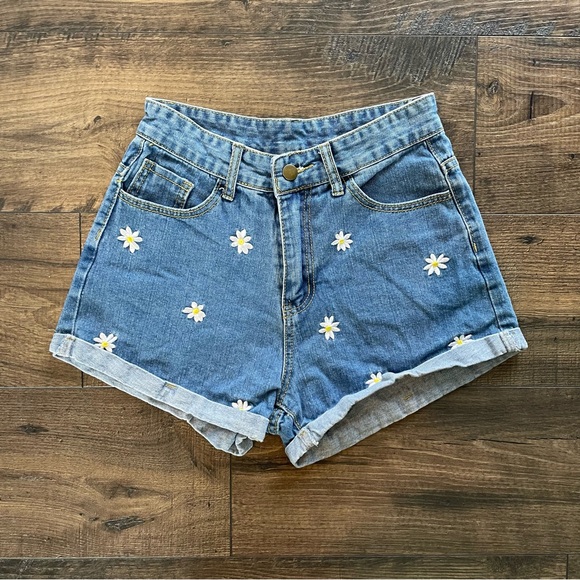 SHEIN Pants - Shein Daisy Embroidered High Waisted Shorts